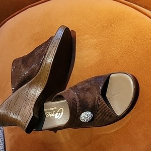 Onex liquard look wedges.